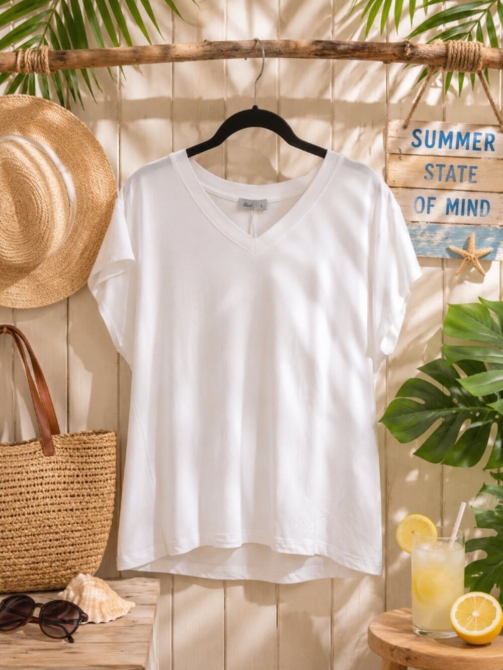 NWT Women's White V-Neck Short Sleeve Tee Size L